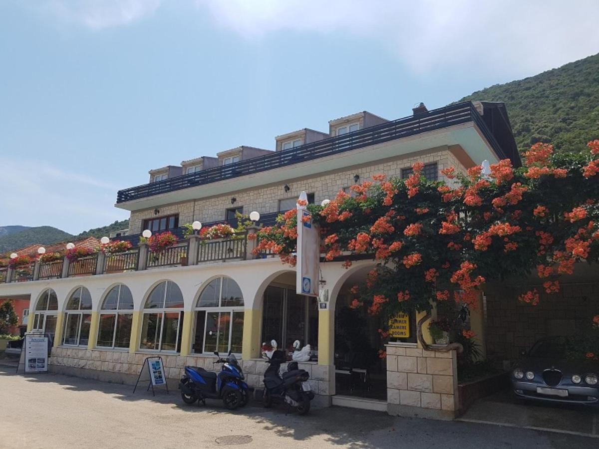 Pansion Antunovic Hotel Trpanj Exterior photo